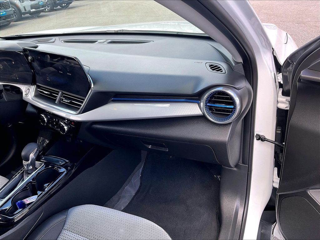 2025 Chevrolet Trax — photo 12