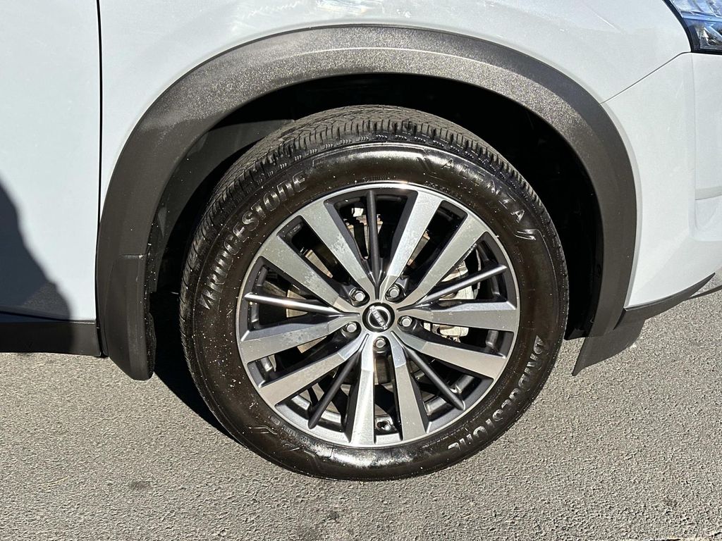 Thumbnail: 2022 Nissan Pathfinder - 17