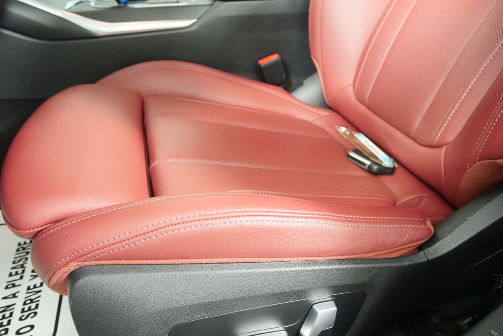 Thumbnail: 2022 BMW i4 - 12