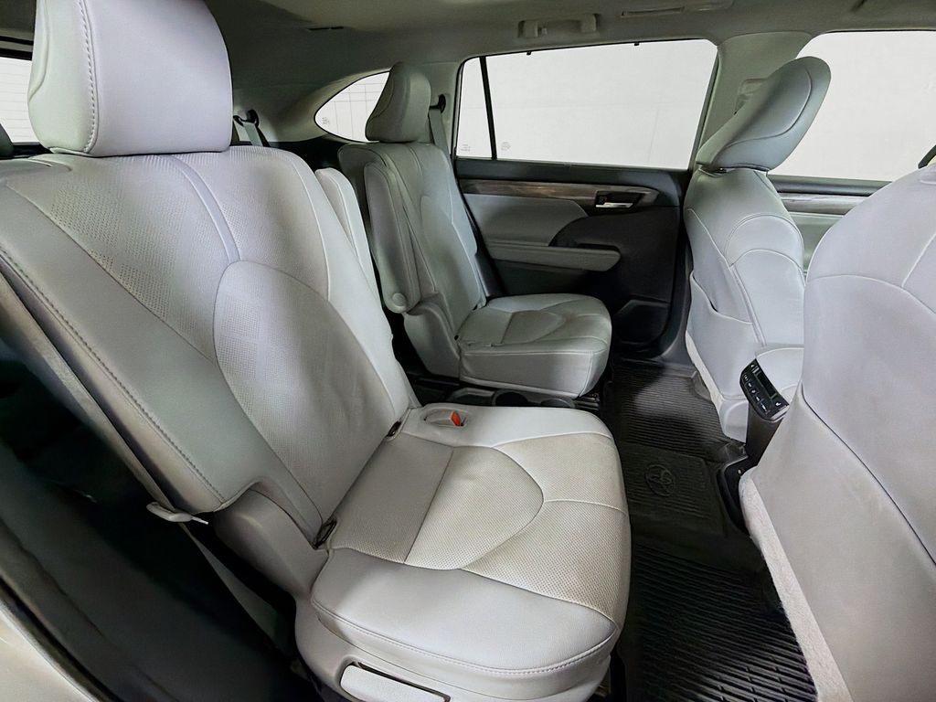 Used 2022 Toyota Highlander Hybrid SUV