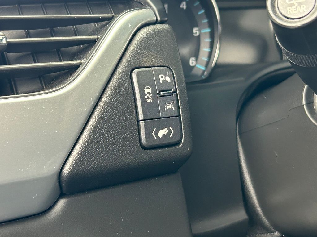 Used 2020 Shadow Gray Metallic Chevrolet LT image 17