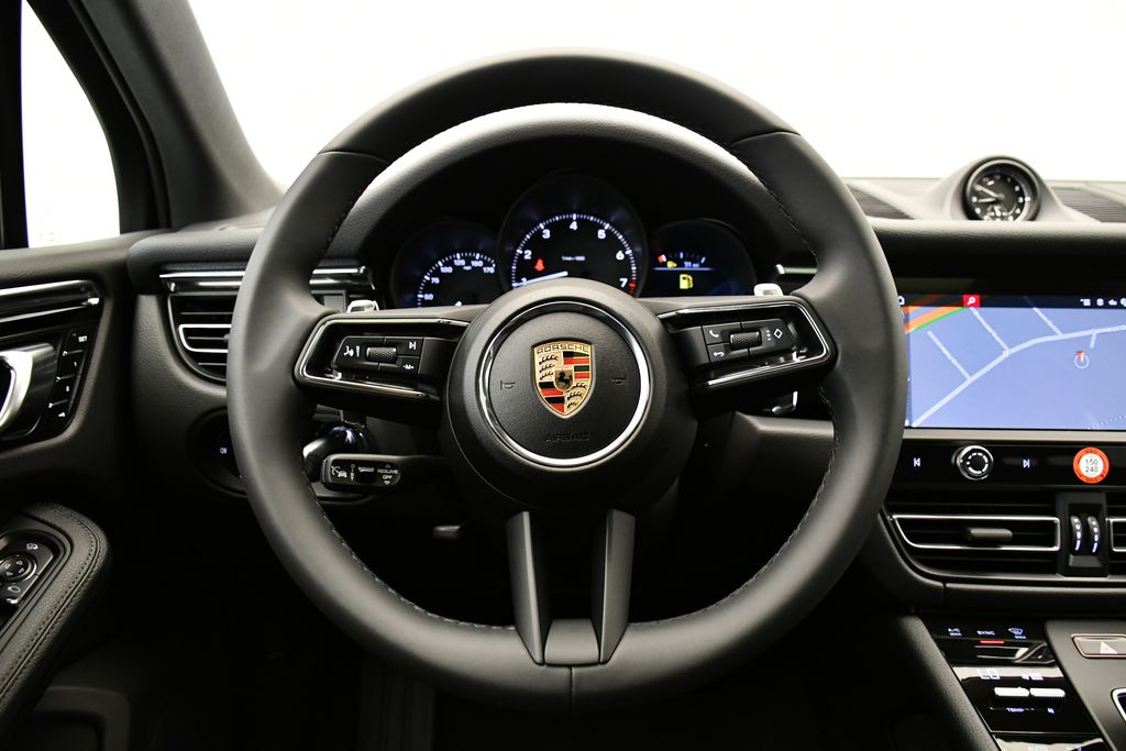 Thumbnail: 2025 Porsche Macan - 25