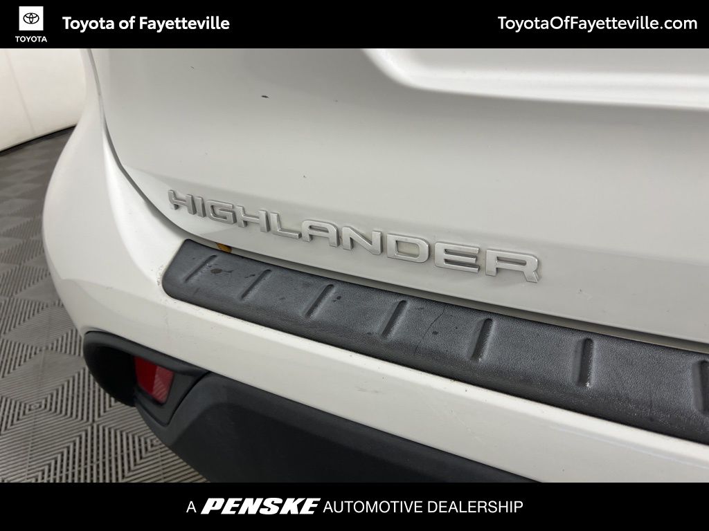 Thumbnail: 2022 Toyota Highlander - 18