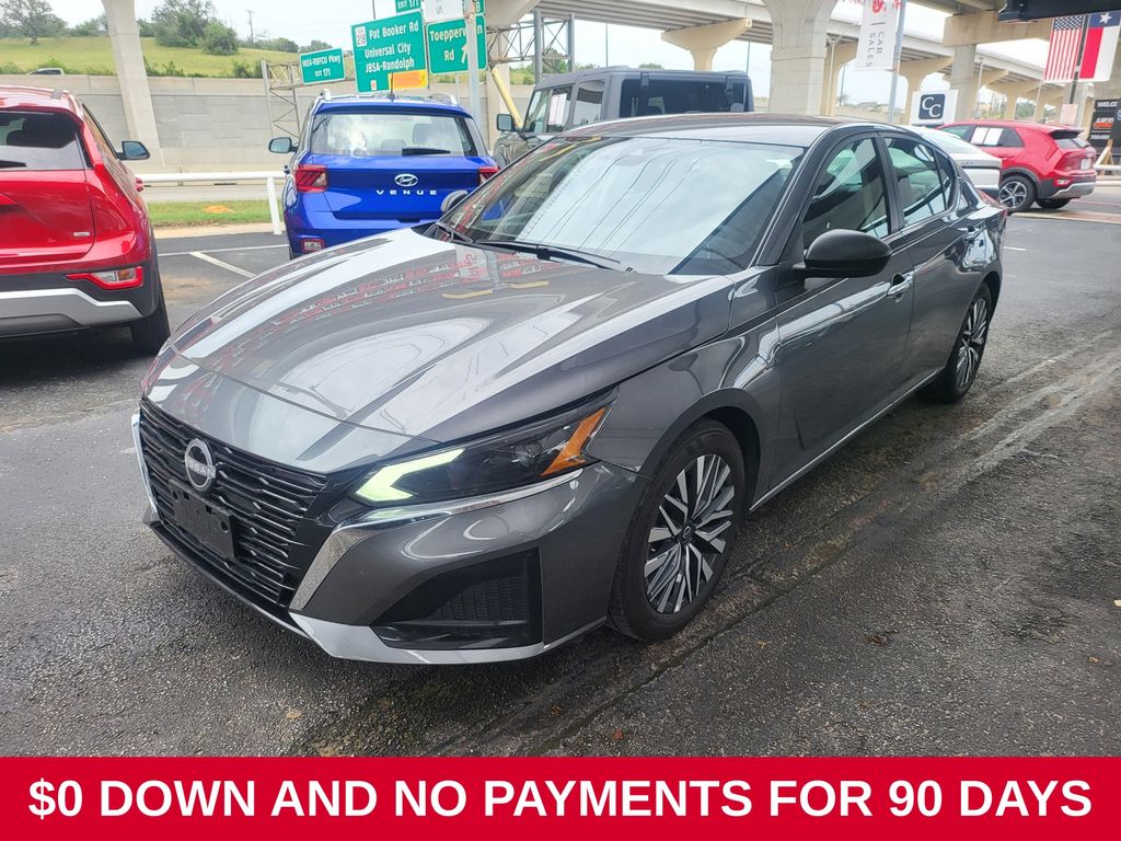 Silver 2025 Nissan Altima Sedan Front-Wheel Drive Continuously Variable Transmission