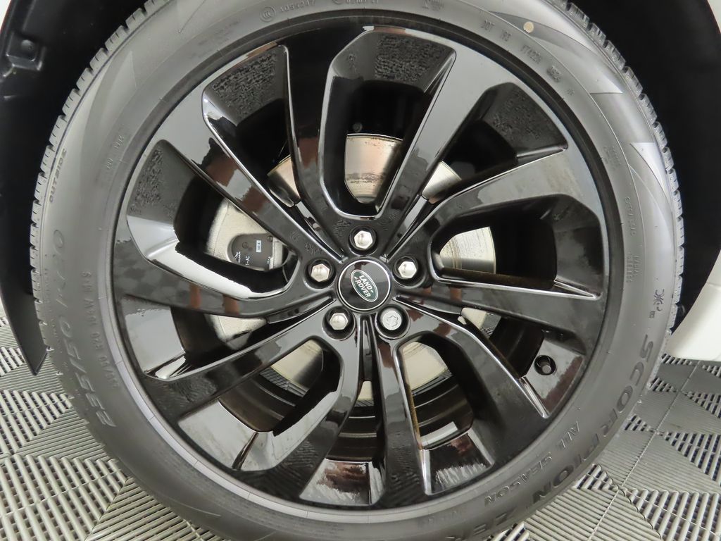 Thumbnail: 2025 Land Rover Discovery Sport - 30