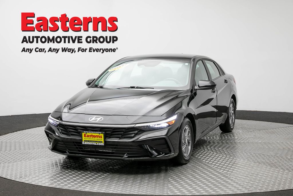 Abyss Black 2025 Hyundai Elantra Sedan Front-Wheel Drive Continuously Variable Transmission
