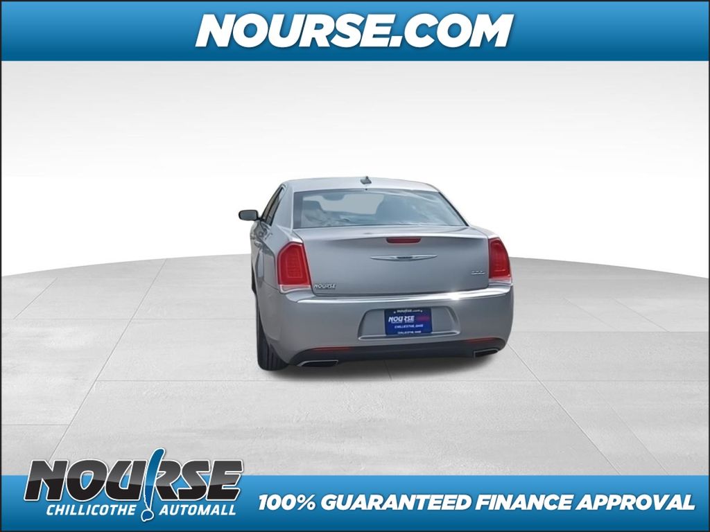 2017 Chrysler 300 Limited photo