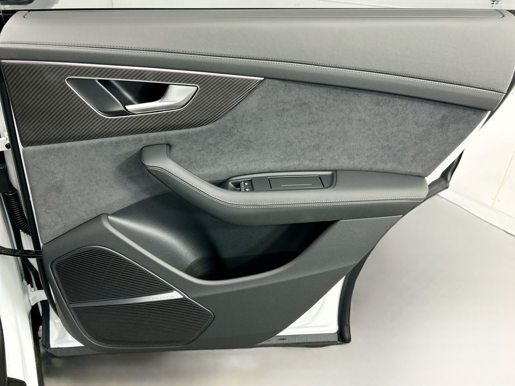 Thumbnail: 2026 Audi RS Q8 - 27