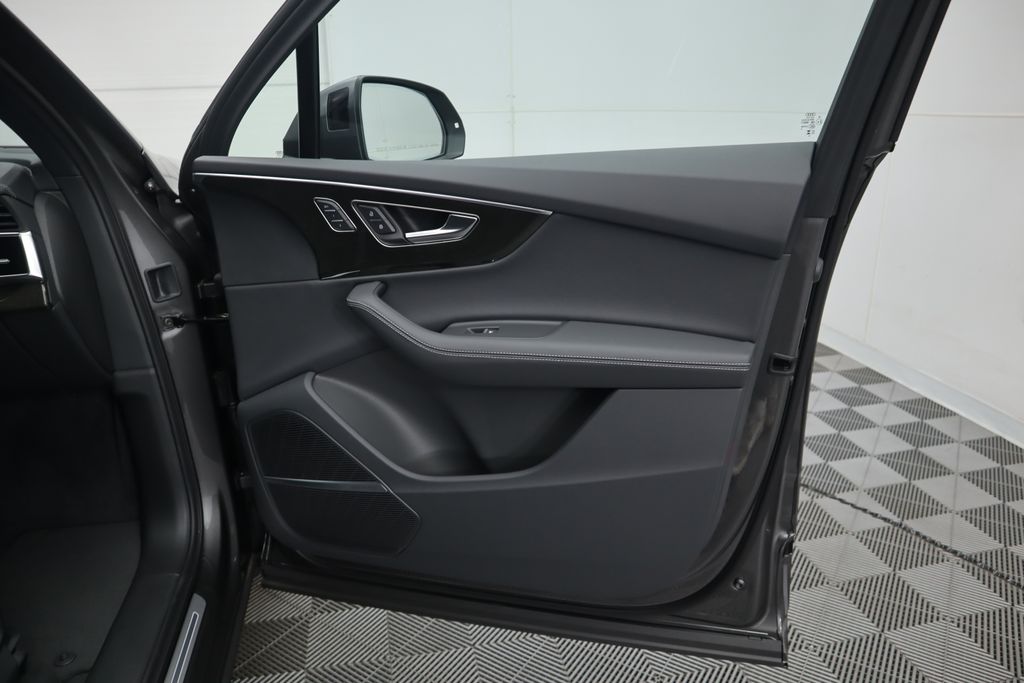 2025 Audi Q7  27