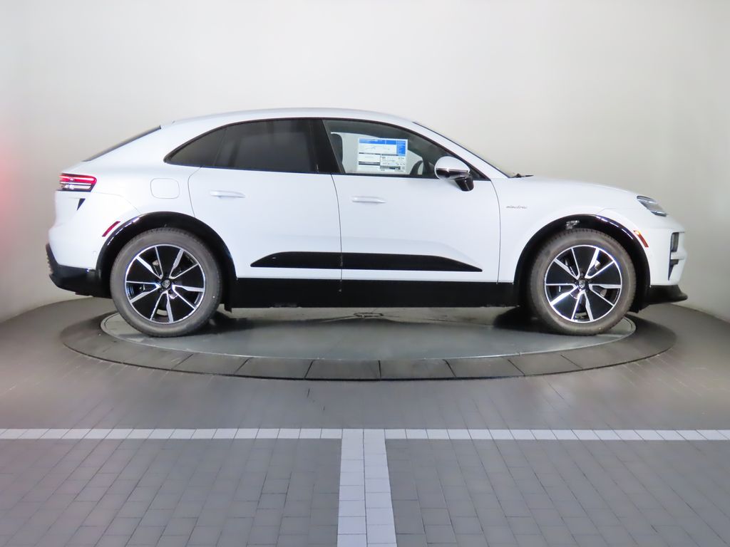 Thumbnail: 2025 Porsche Macan - 8