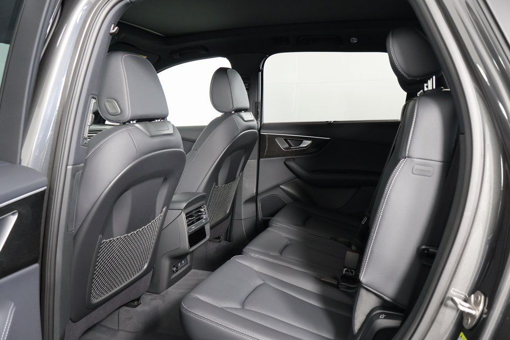Thumbnail: 2026 Audi Q7 - 6