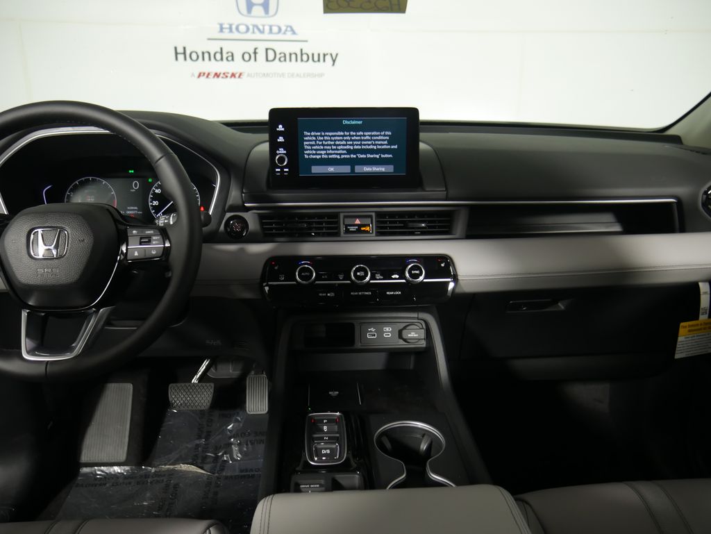 2025 Honda Pilot Touring 16
