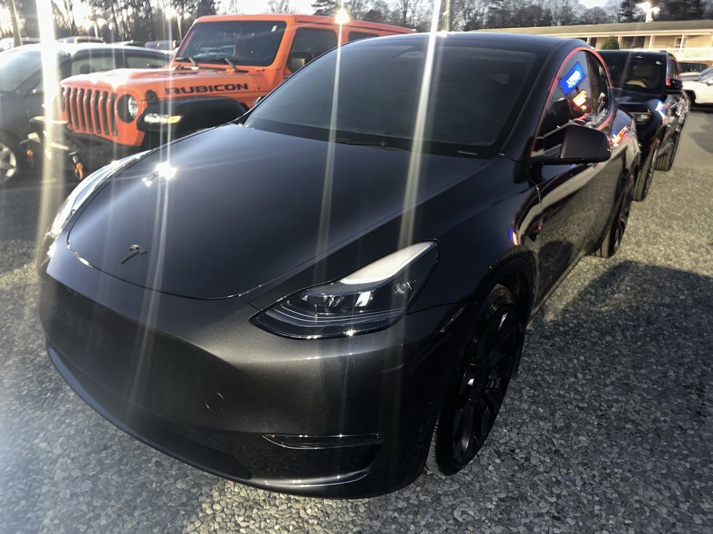 2025 Tesla Model Y Performance's photo