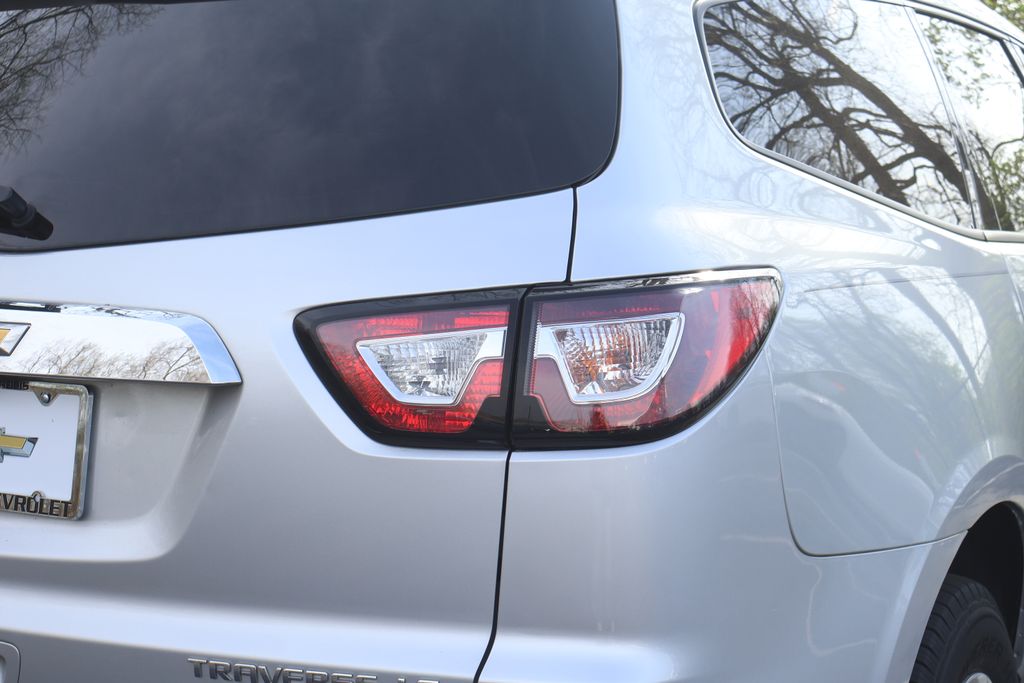 Thumbnail: 2016 Chevrolet Traverse - 8