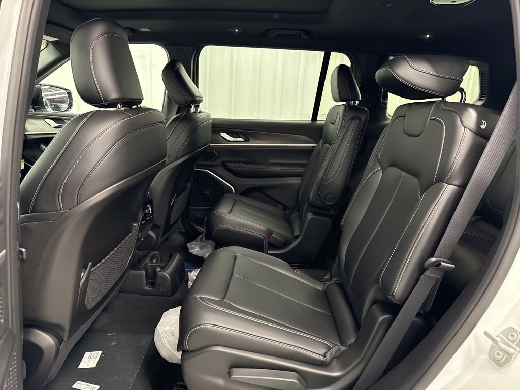 2025 Jeep Grand Cherokee L Limited - 11