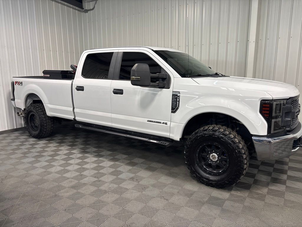 Oxford White 2019 Ford F-250 Super Duty Pickup Truck Four-Wheel Drive 6-Speed Automatic