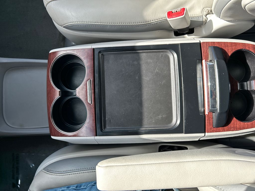 2014 Toyota Sienna XLE 24