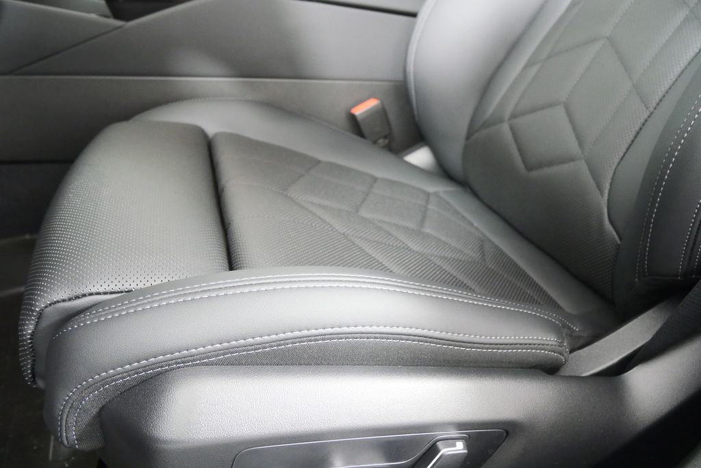 Thumbnail: 2026 BMW 5 Series - 9