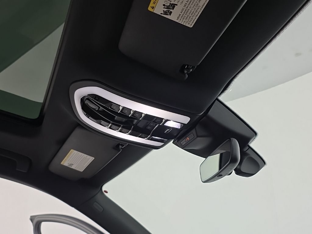 Thumbnail: 2023 Porsche Macan - 19