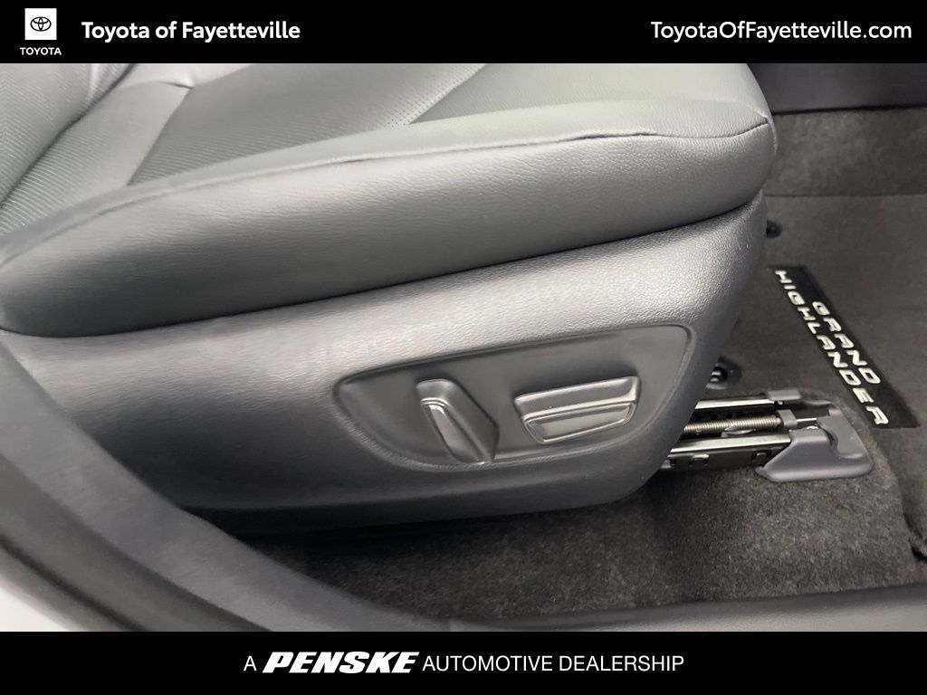 Thumbnail: 2026 Toyota Grand Highlander - 9