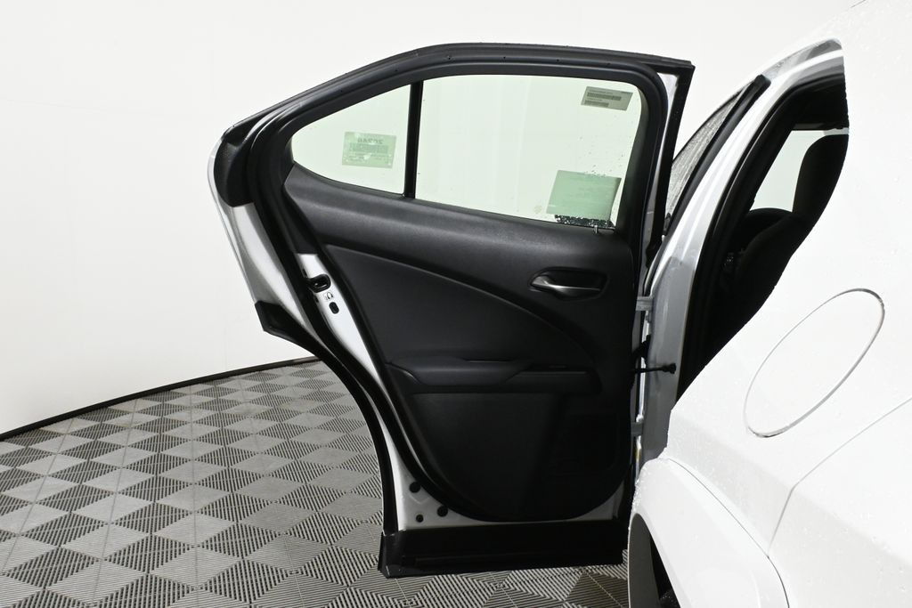 2025 Lexus UX 300h 32