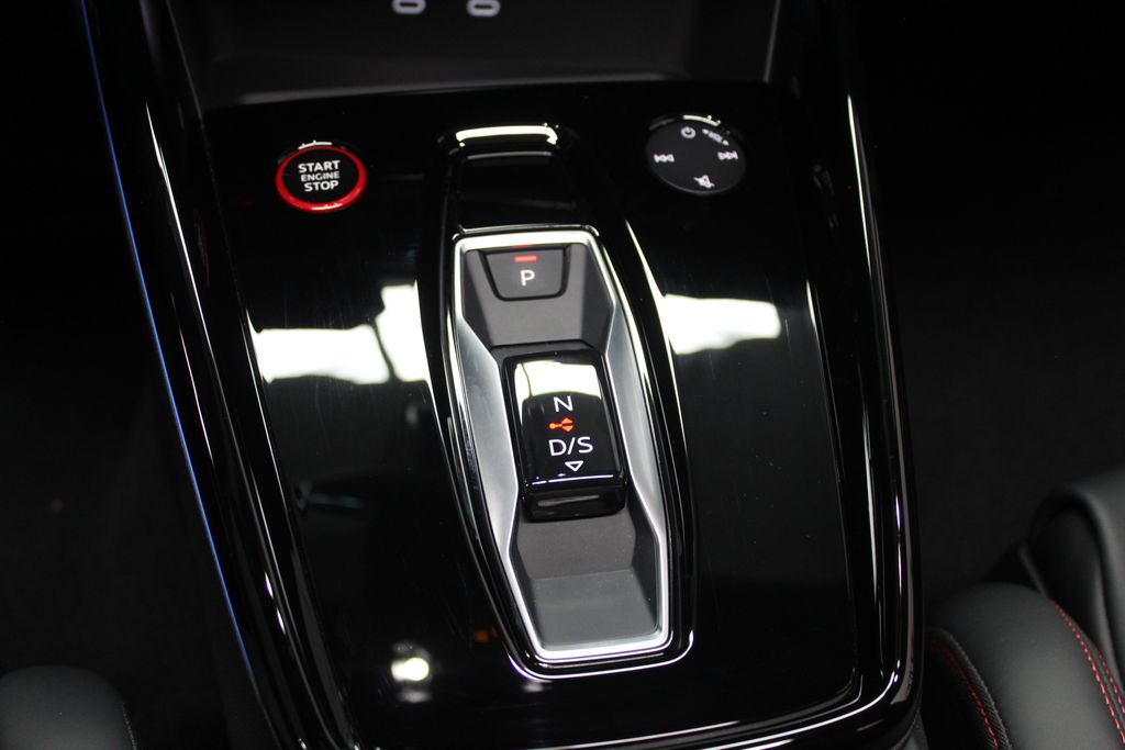 Thumbnail: 2025 Audi RS 3 - 18