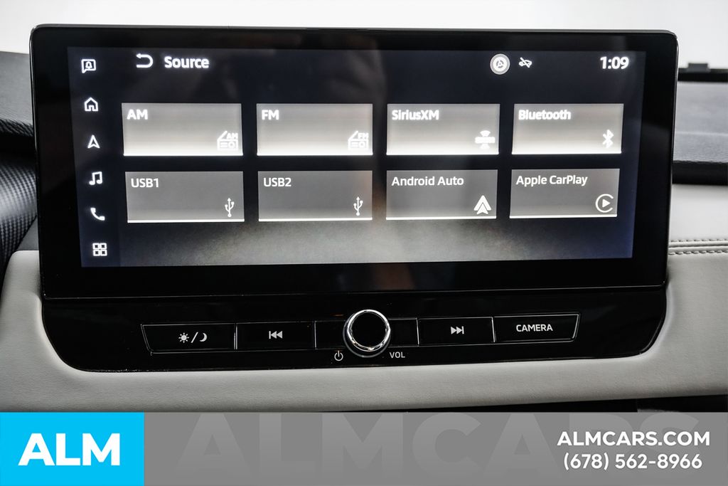 Used 2025 White Mitsubishi SE image 34