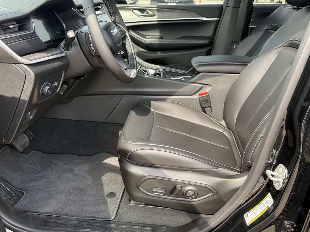 2025 Jeep Grand Cherokee Limited Black at DeMontrond Gulf Freeway