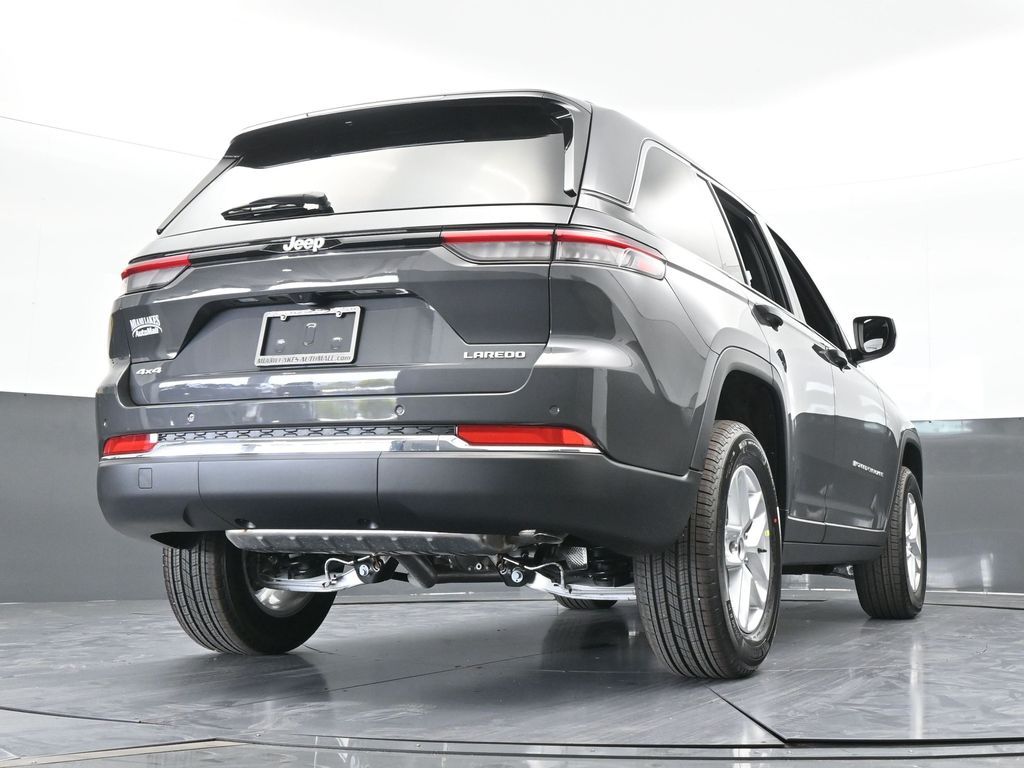 New 2026 Baltic Gray Metallic Clearcoat Jeep Laredo image 57