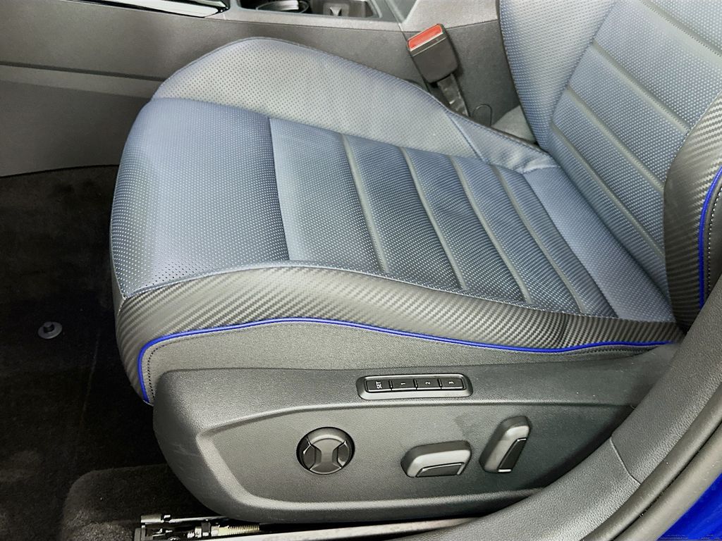 Thumbnail: 2024 Volkswagen Golf - 20