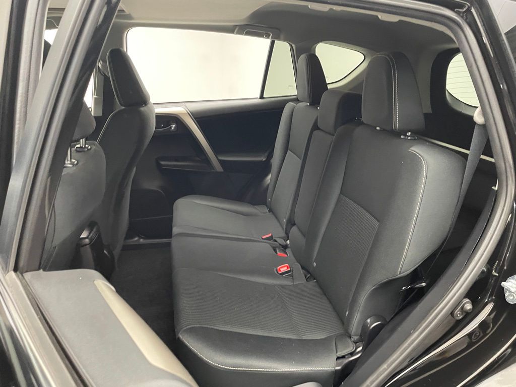 2014 Toyota RAV4 XLE 31