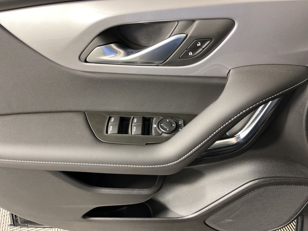 Thumbnail: 2026 Chevrolet Blazer - 25