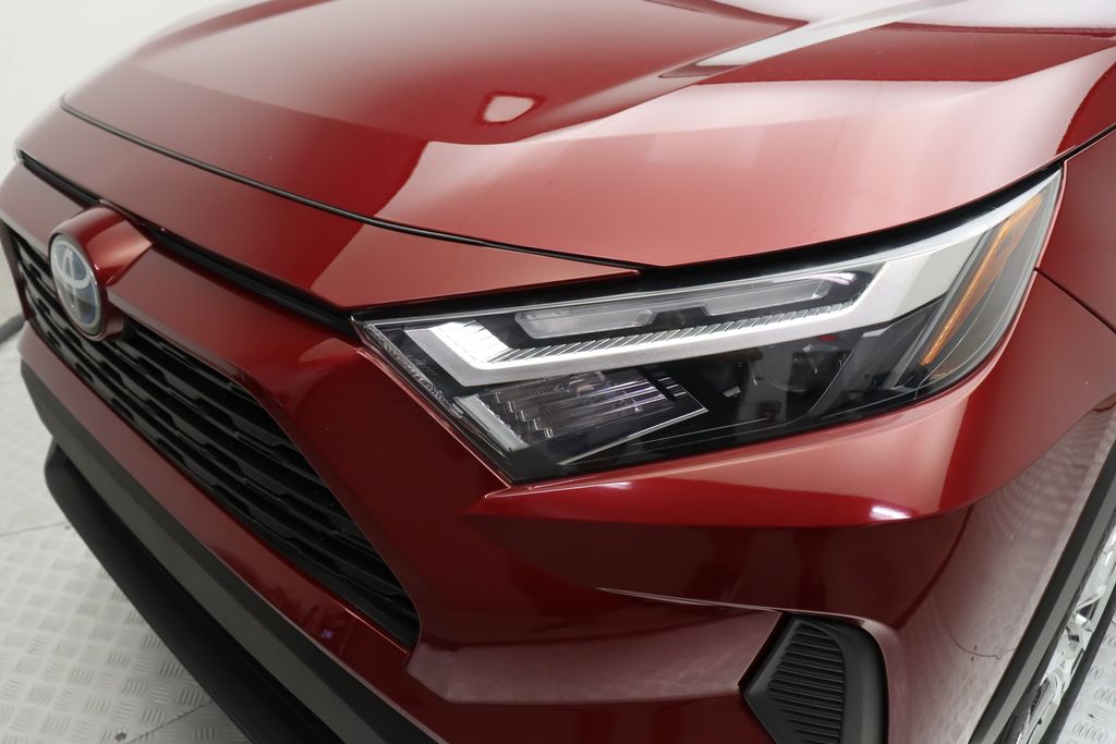 2022 Toyota RAV4 XLE 3