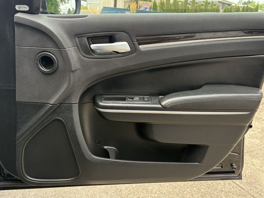 2017 Chrysler 300 C