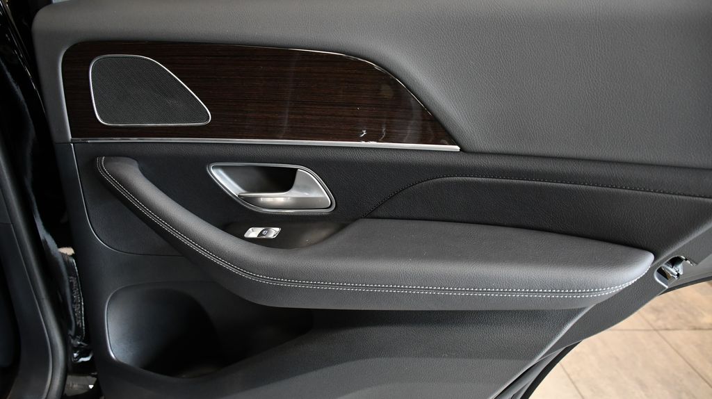 Thumbnail: 2025 Mercedes-Benz GLE - 30