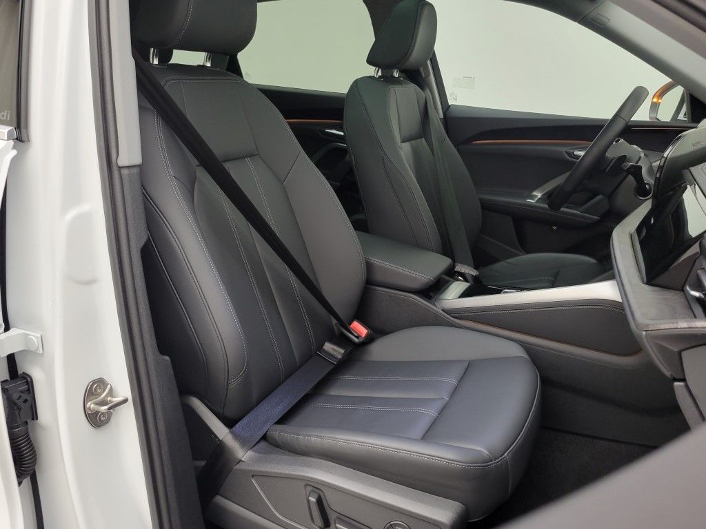 Thumbnail: 2025 Audi Q5 - 14