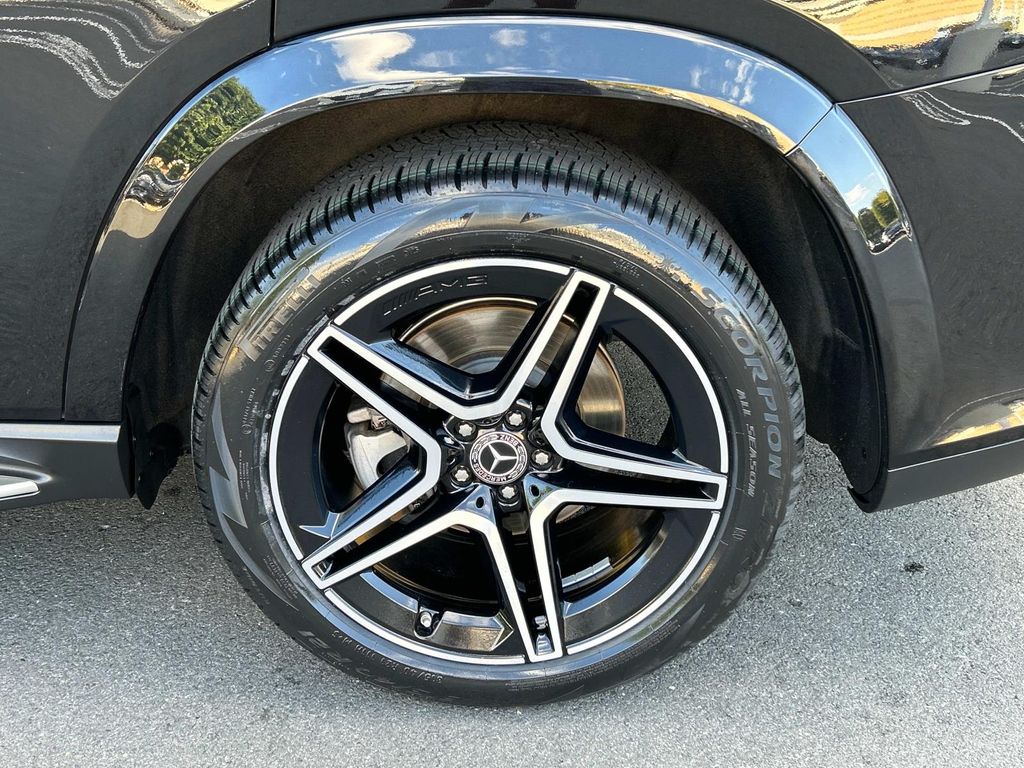 Thumbnail: 2022 Mercedes-Benz GLS - 15