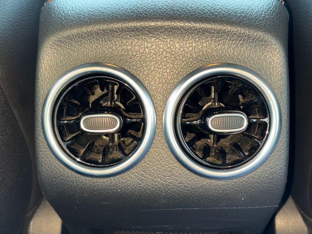 Thumbnail: 2020 Mercedes-Benz GLB - 21