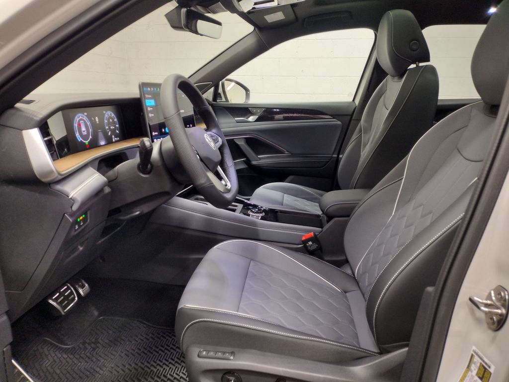 2025 Volkswagen Tiguan 2.0T SEL R-Line
