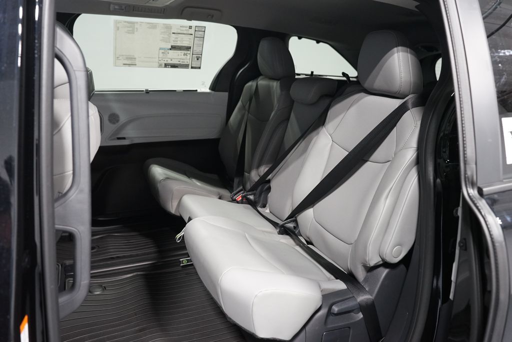 Thumbnail: 2026 Toyota Sienna - 32
