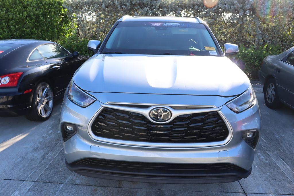 Thumbnail: 2021 Toyota Highlander - 5