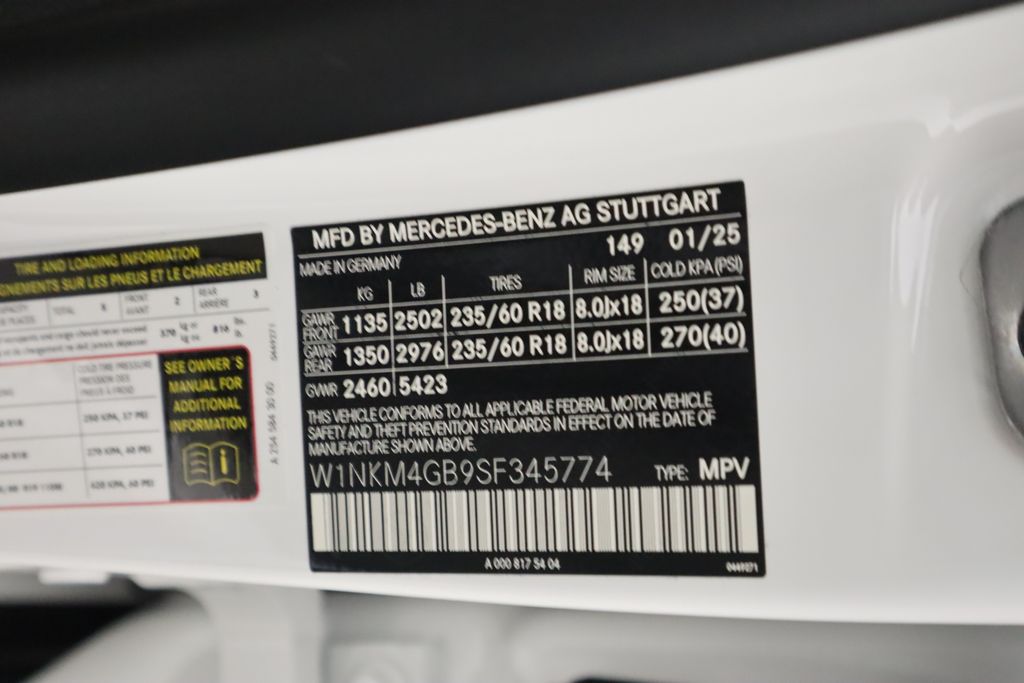 Thumbnail: 2025 Mercedes-Benz GLC - 32