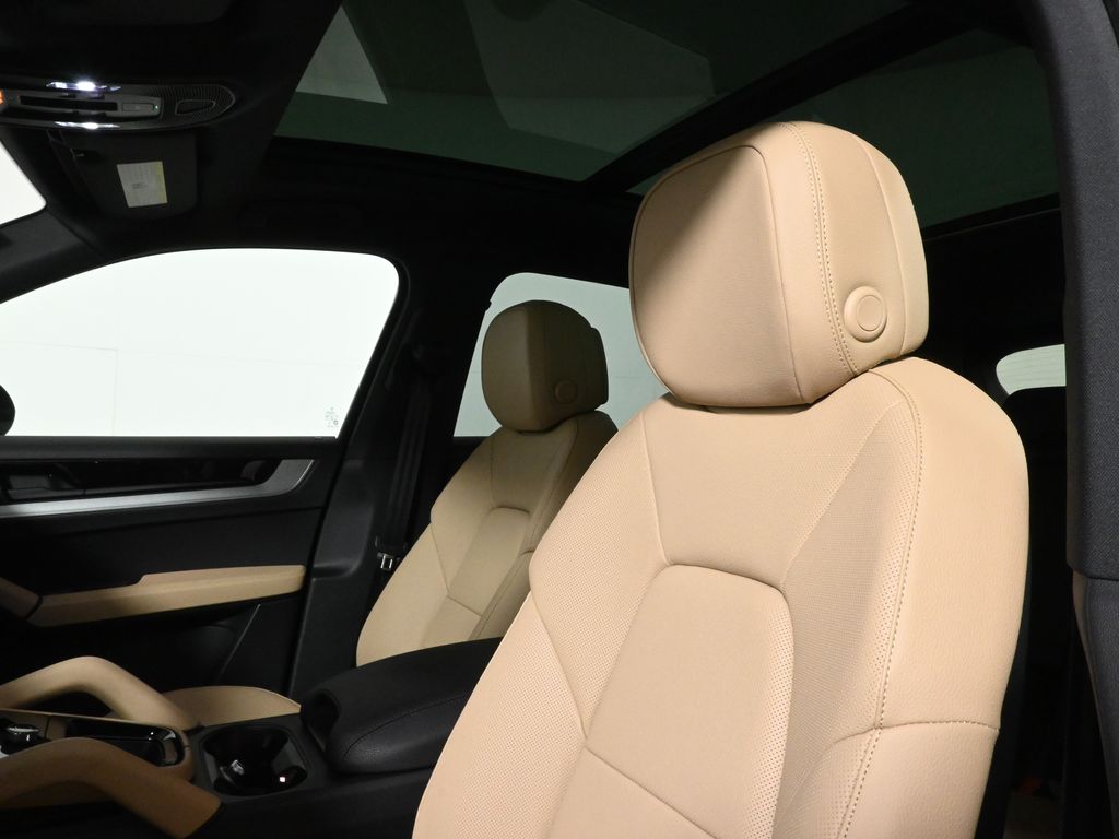 Thumbnail: 2026 Porsche Cayenne - 15