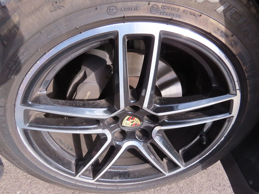 Thumbnail: 2020 Porsche Macan - 18