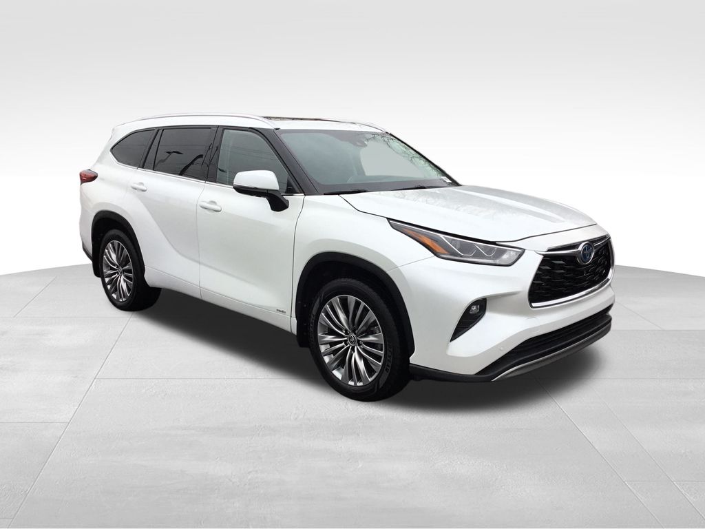 Thumbnail: 2022 Toyota Highlander - 7