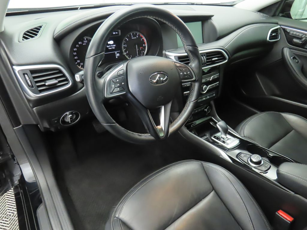 2018 INFINITI QX30 Luxury 9