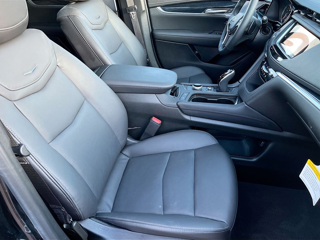 Used 2025 Black Cadillac Premium Luxury image 29