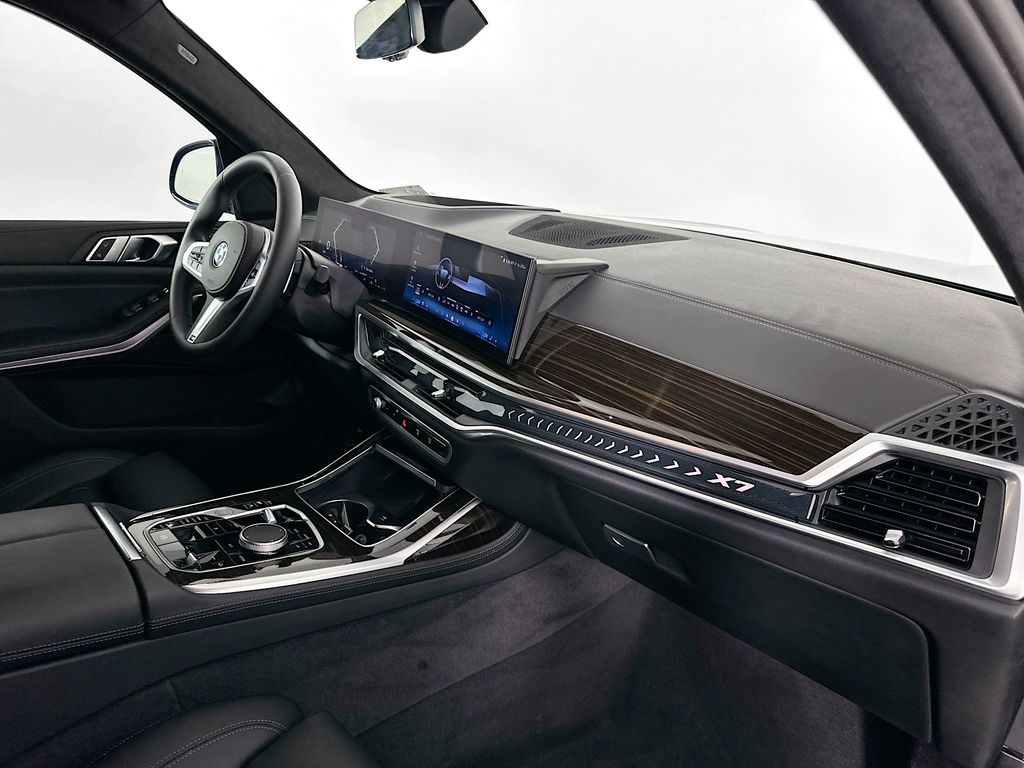 Thumbnail: 2025 BMW X7 - 28