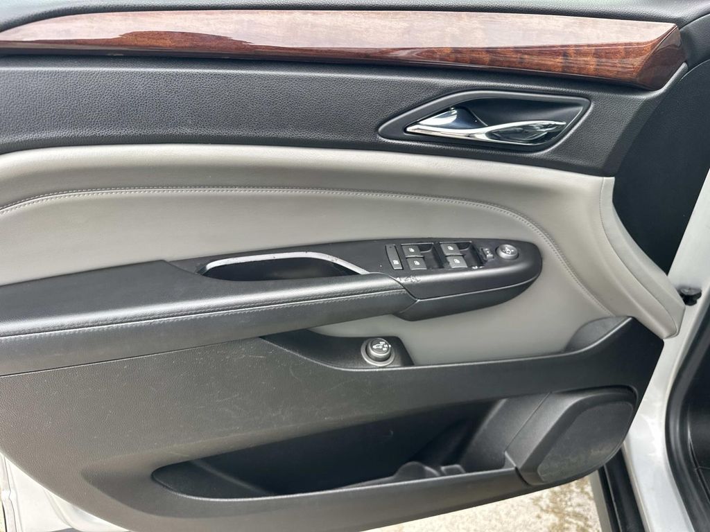 Thumbnail: 2010 Cadillac SRX - 30