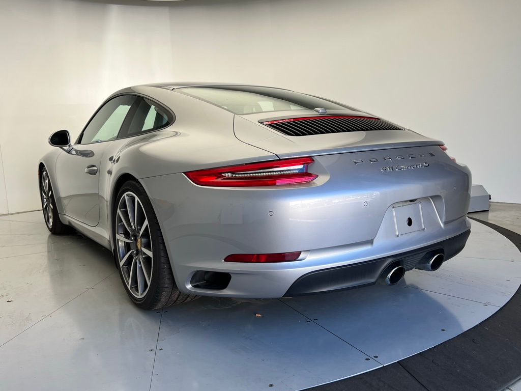 Thumbnail: 2017 Porsche 911 - 3